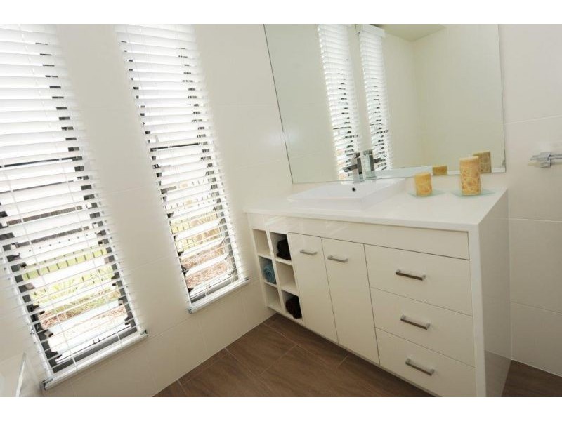 3 Grasstree Crescent, New Auckland QLD 4680