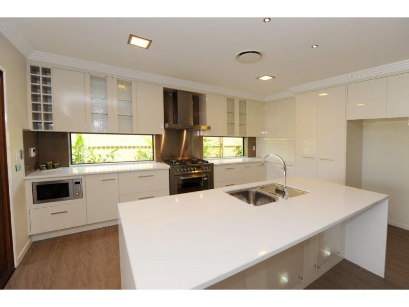 3 Grasstree Crescent, New Auckland QLD 4680