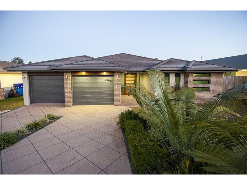 3 Grasstree Crescent, New Auckland QLD 4680