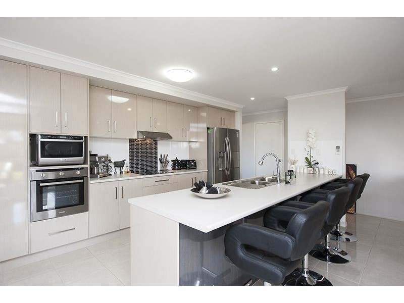 24 Daintree Boulevard, New Auckland QLD 4680