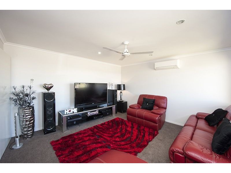 24 Daintree Boulevard, New Auckland QLD 4680