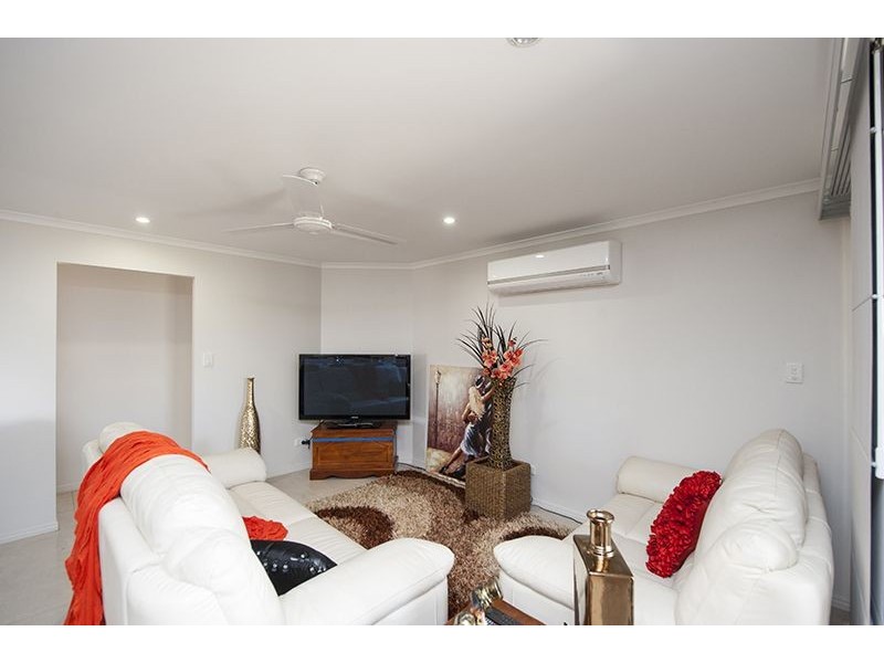 24 Daintree Boulevard, New Auckland QLD 4680