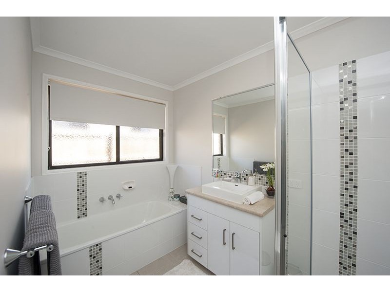 24 Daintree Boulevard, New Auckland QLD 4680