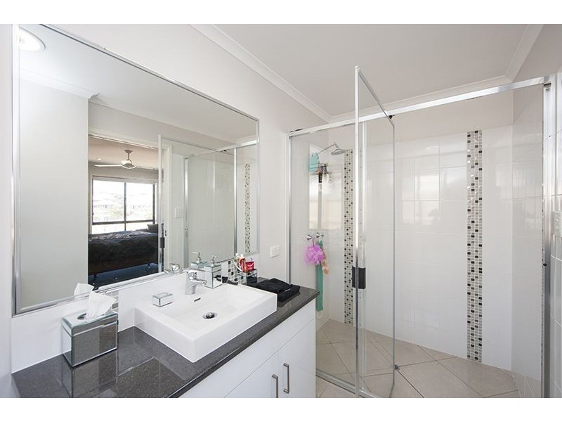 24 Daintree Boulevard, New Auckland QLD 4680