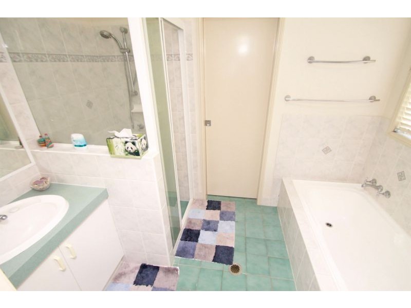 16 Deborah Street, Glen Eden QLD 4680