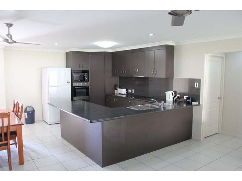 26 Spence Court, Kirkwood QLD 4680