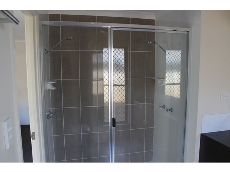 26 Spence Court, Kirkwood QLD 4680