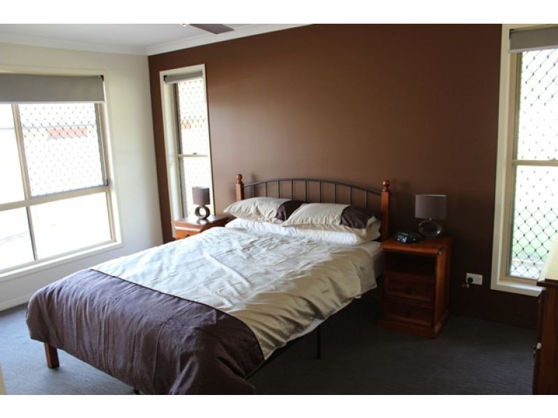 26 Spence Court, Kirkwood QLD 4680