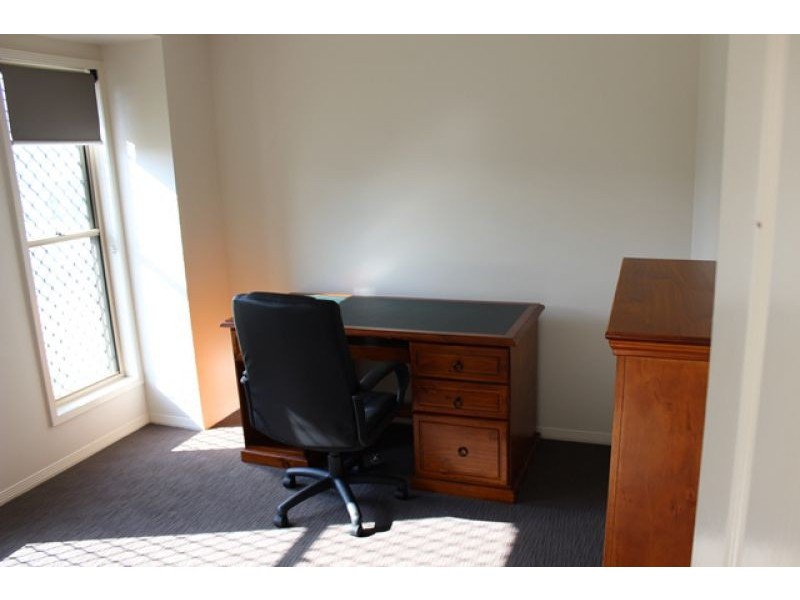 26 Spence Court, Kirkwood QLD 4680