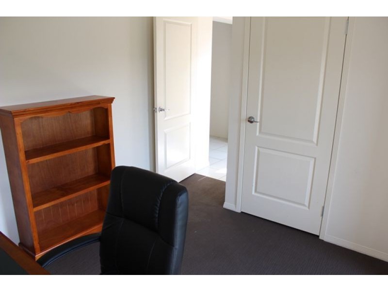 26 Spence Court, Kirkwood QLD 4680