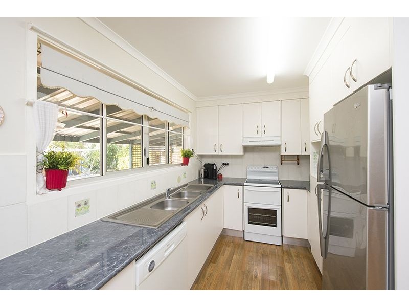 35 Alkina Crescent, Boyne Island QLD 4680