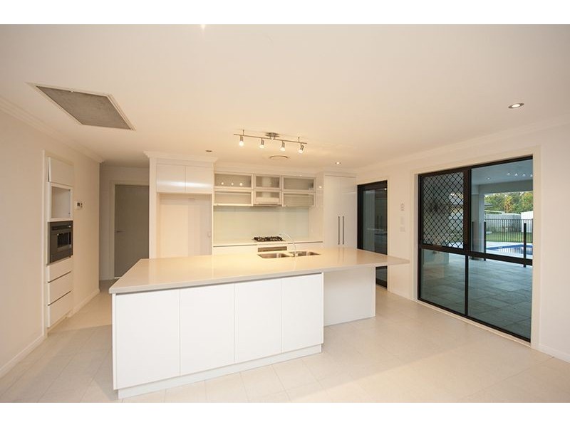 17 Beezley Street, Glen Eden QLD 4680