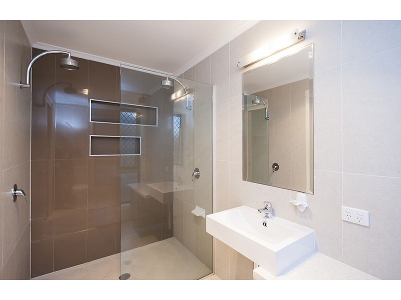 17 Beezley Street, Glen Eden QLD 4680