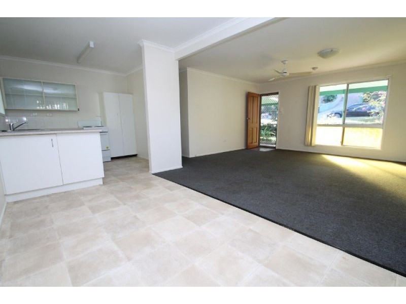 27 Willow Street, New Auckland QLD 4680