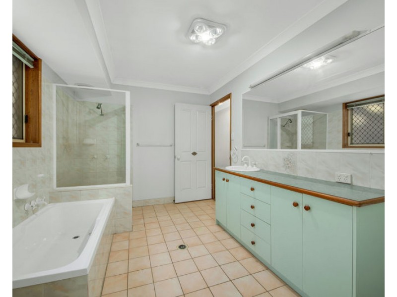 26 Barrine Close, Clinton QLD 4680