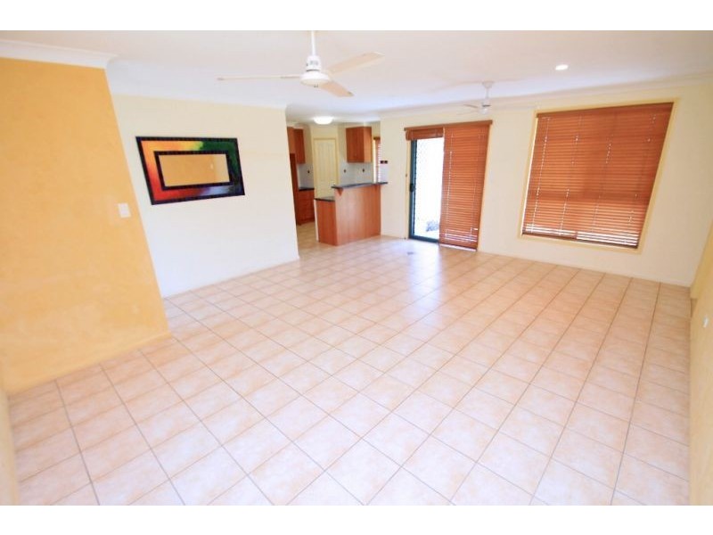 10 Michel Place, Telina QLD 4680