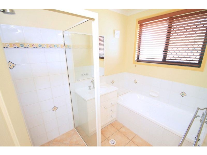 10 Michel Place, Telina QLD 4680