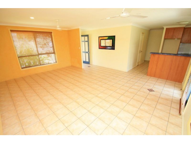 10 Michel Place, Telina QLD 4680