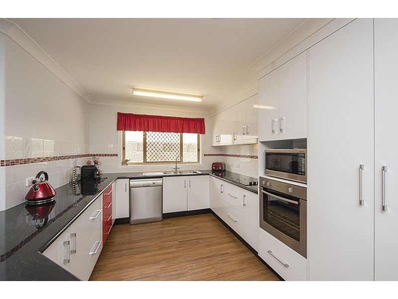 19 Valley Way, Boyne Island QLD 4680