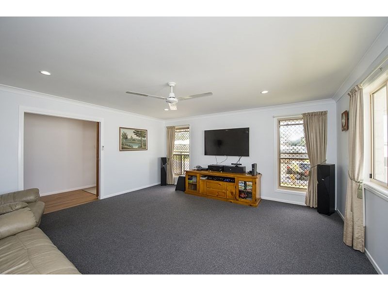 19 Valley Way, Boyne Island QLD 4680