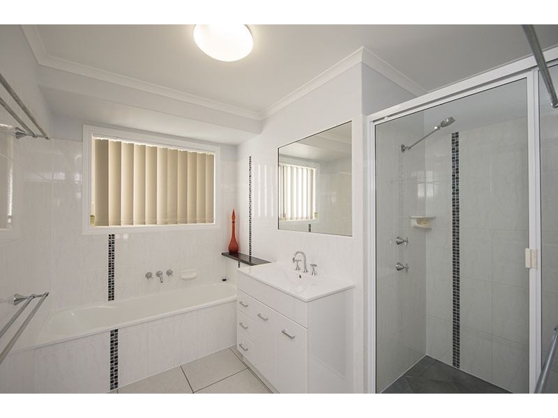 19 Valley Way, Boyne Island QLD 4680
