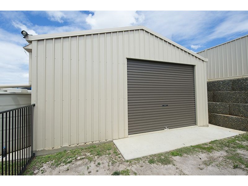 19 Valley Way, Boyne Island QLD 4680