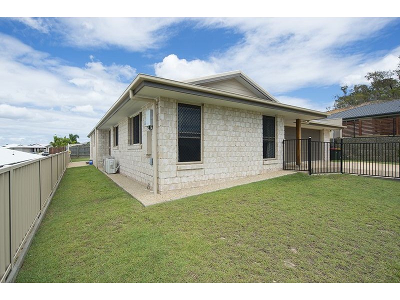 19 Valley Way, Boyne Island QLD 4680
