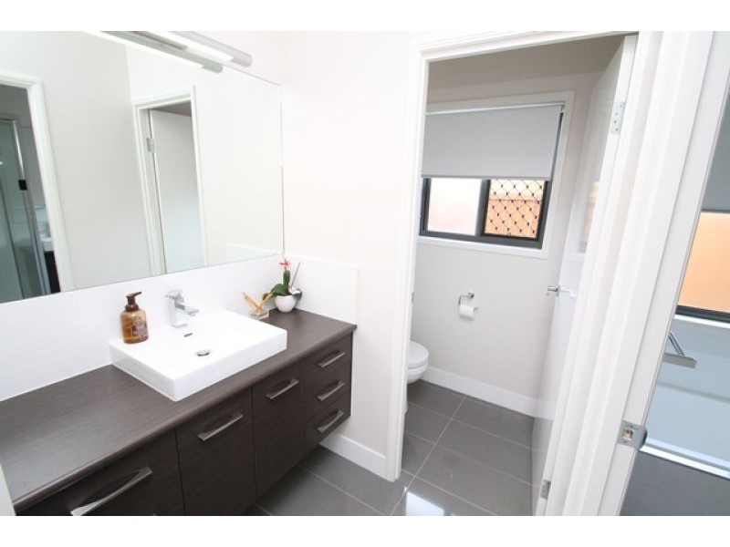 8 Blackburn Court, Kirkwood QLD 4680