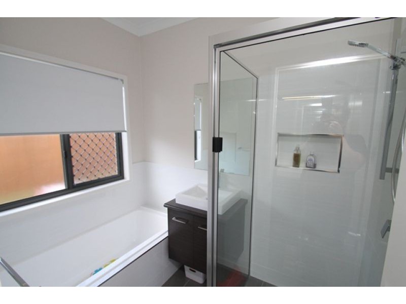 8 Blackburn Court, Kirkwood QLD 4680