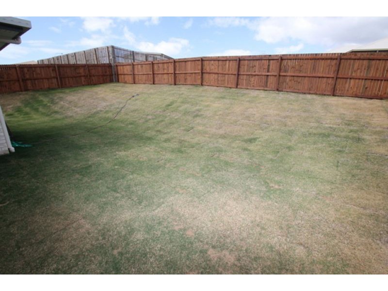 8 Blackburn Court, Kirkwood QLD 4680