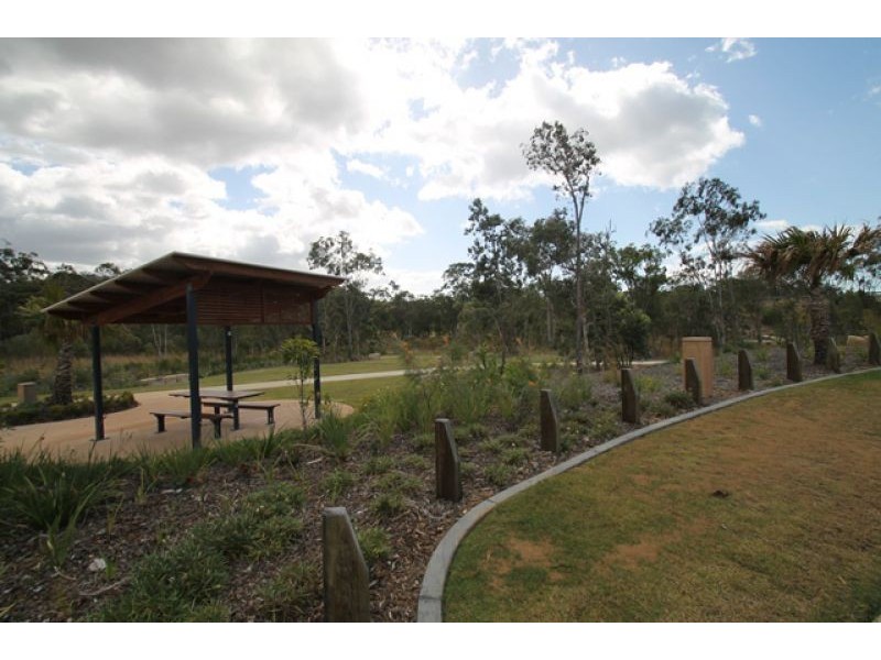 8 Blackburn Court, Kirkwood QLD 4680