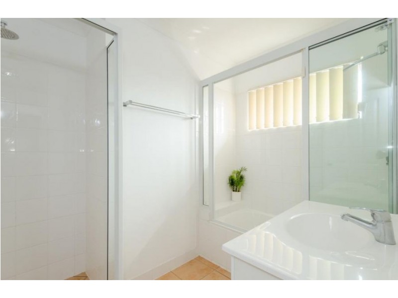 51 Skyline Drive, New Auckland QLD 4680