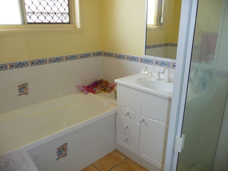 9 Michel Place, Telina QLD 4680