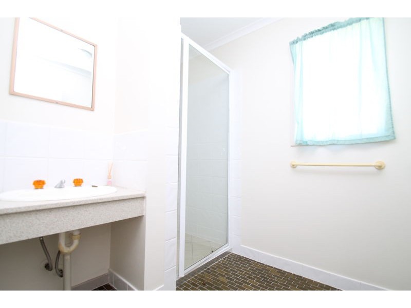 1/18 Geraldine Street, West Gladstone QLD 4680