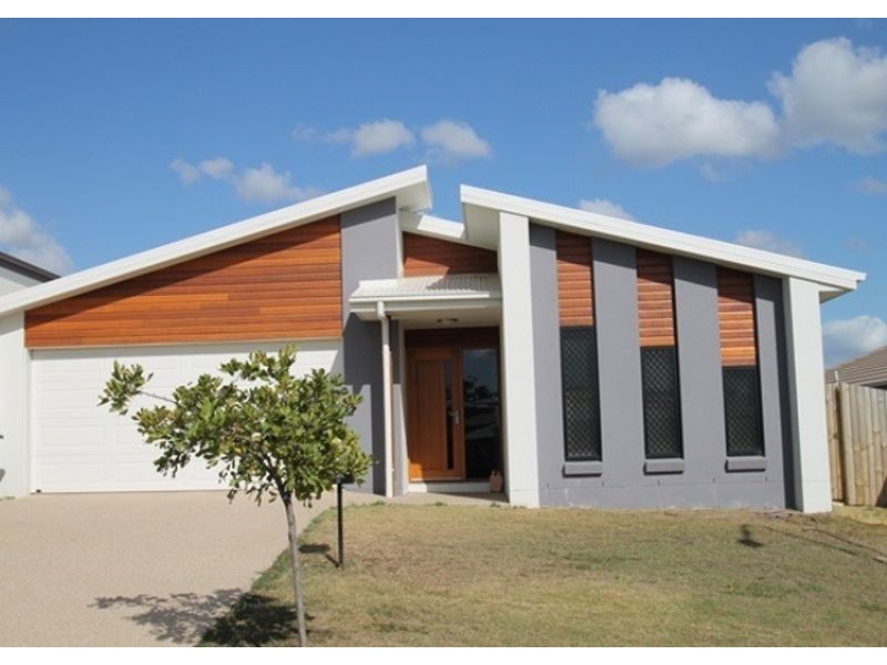 9 Kroombit Terrace, New Auckland QLD 4680