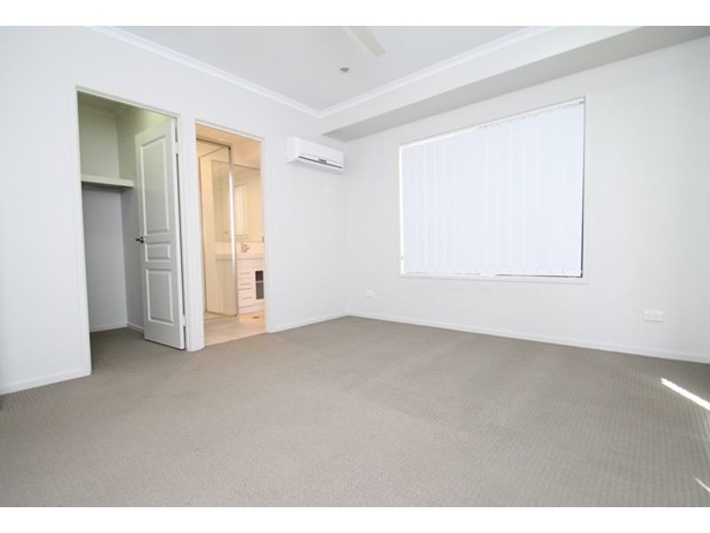 9 Kroombit Terrace, New Auckland QLD 4680
