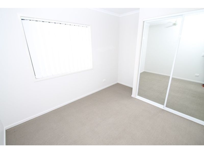 9 Kroombit Terrace, New Auckland QLD 4680