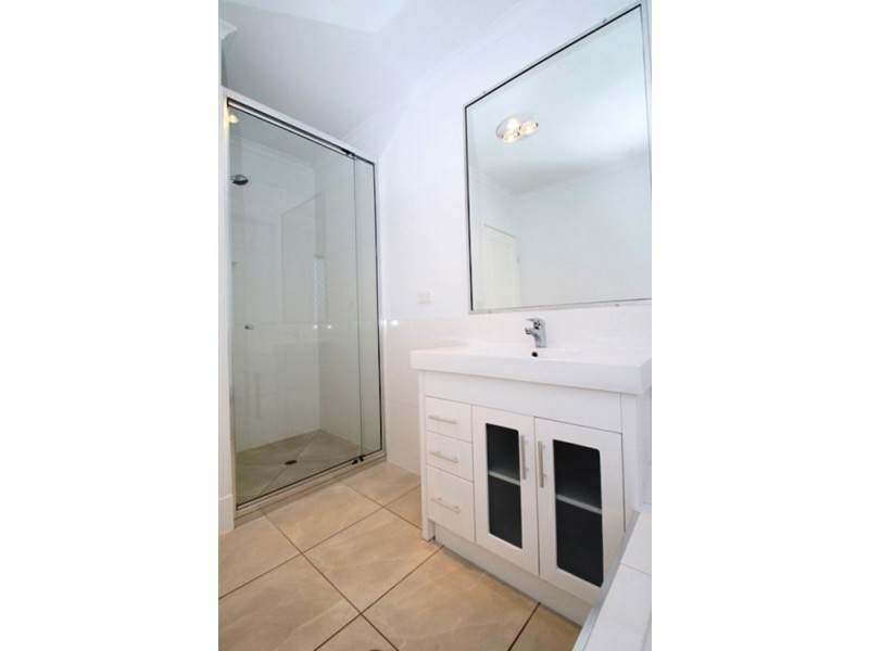 9 Kroombit Terrace, New Auckland QLD 4680