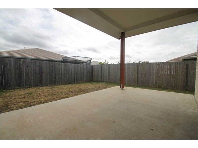 9 Kroombit Terrace, New Auckland QLD 4680