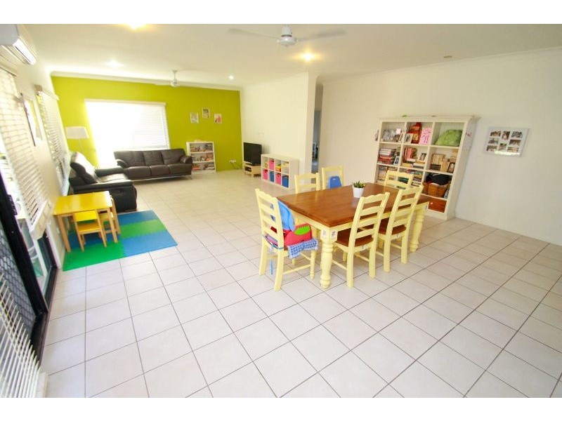 131 Emmadale Drive, New Auckland QLD 4680