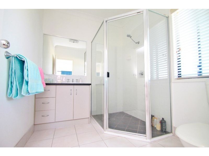 131 Emmadale Drive, New Auckland QLD 4680