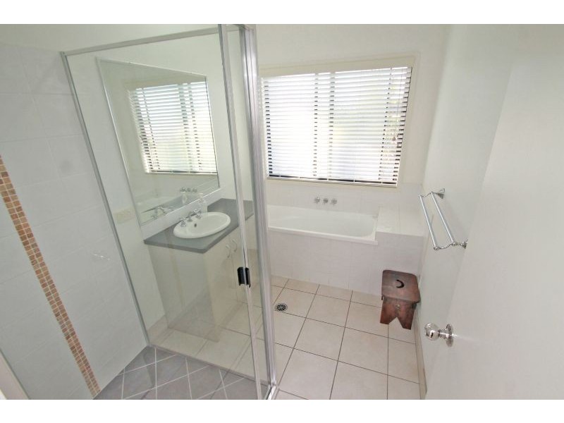 131 Emmadale Drive, New Auckland QLD 4680