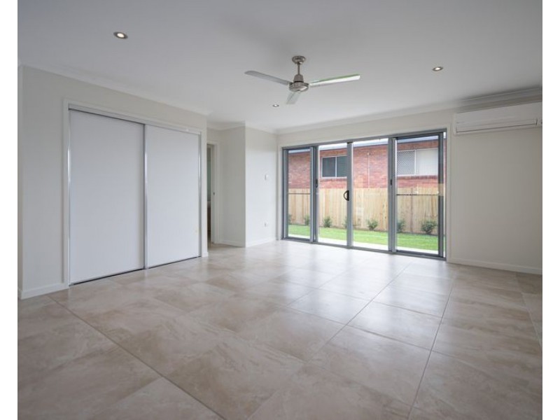2/261 Auckland Street, South Gladstone QLD 4680
