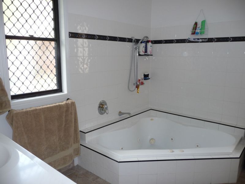 23 Wivenhoe Close, Clinton QLD 4680