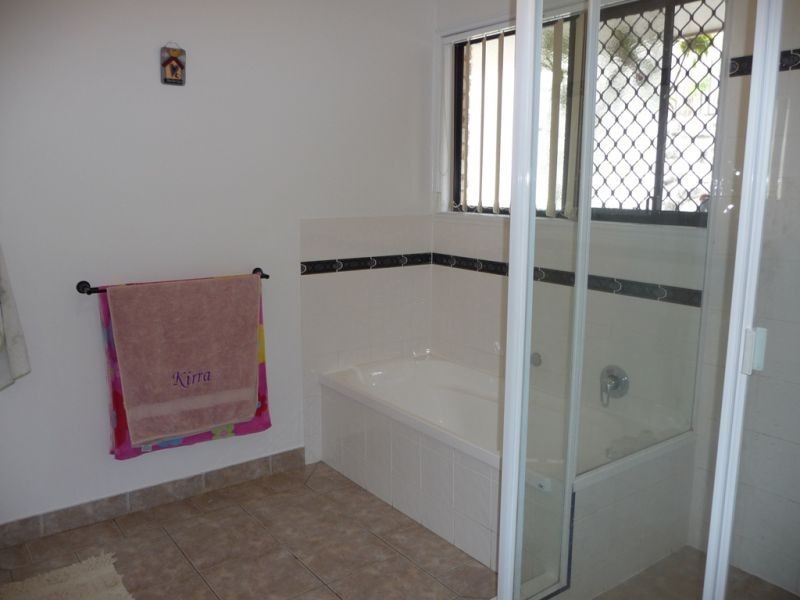 23 Wivenhoe Close, Clinton QLD 4680