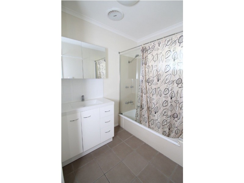 27 Willow Street, New Auckland QLD 4680