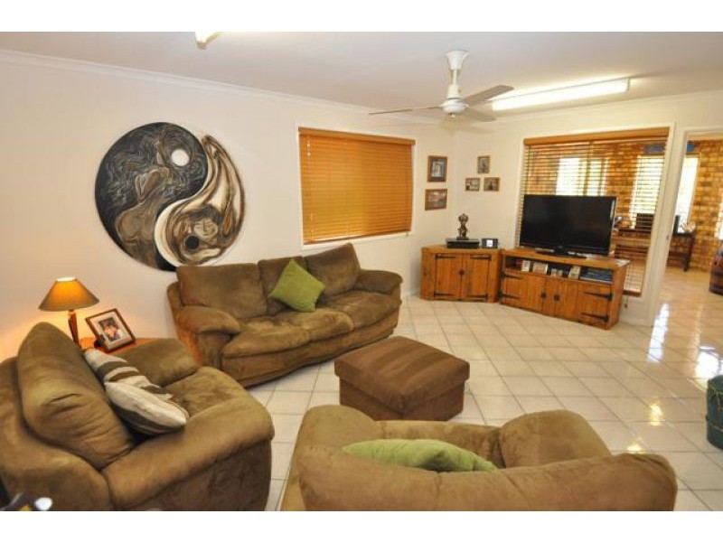 3 Dorset Close, New Auckland QLD 4680