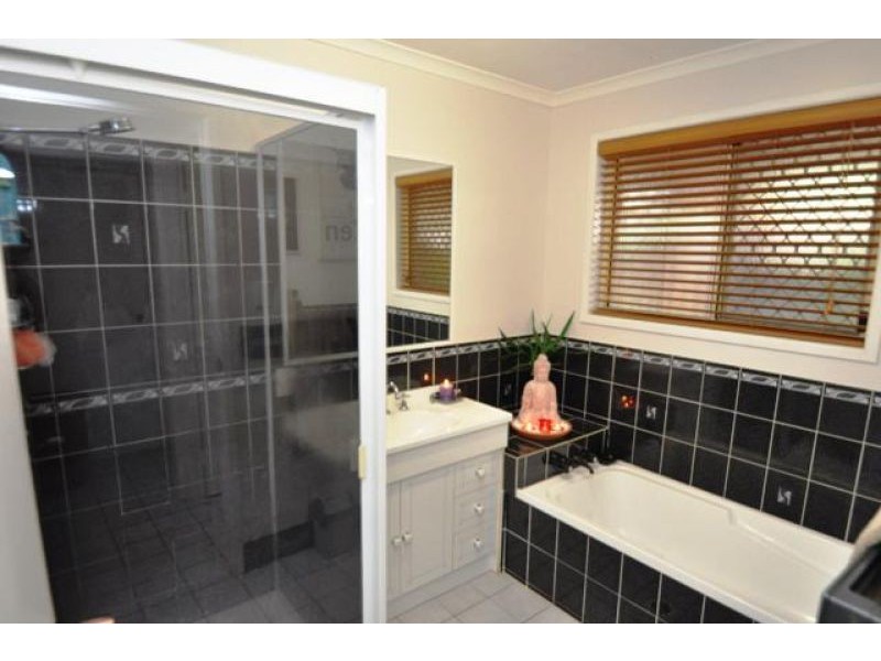 3 Dorset Close, New Auckland QLD 4680