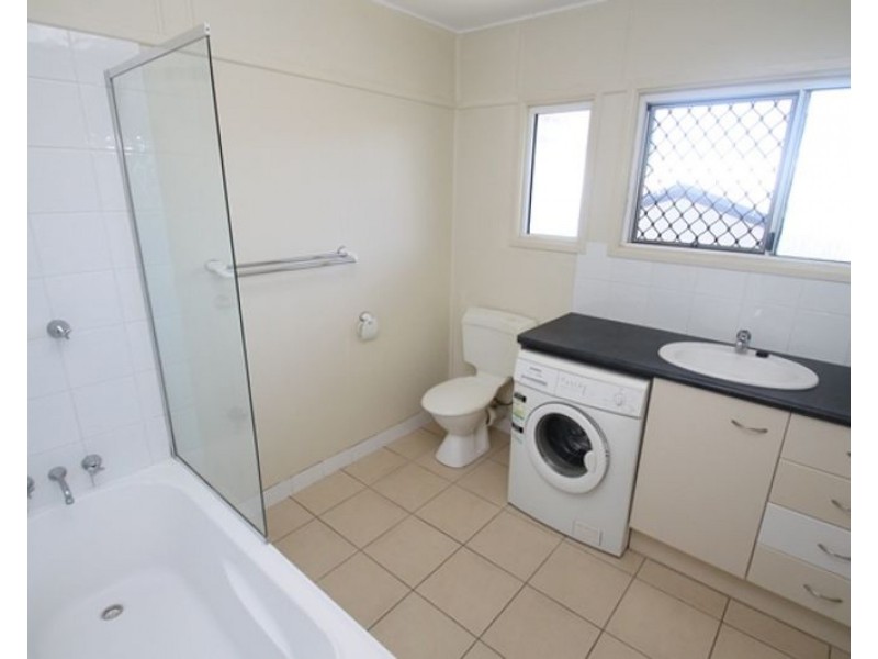 4/2 Walters Avenue, West Gladstone QLD 4680