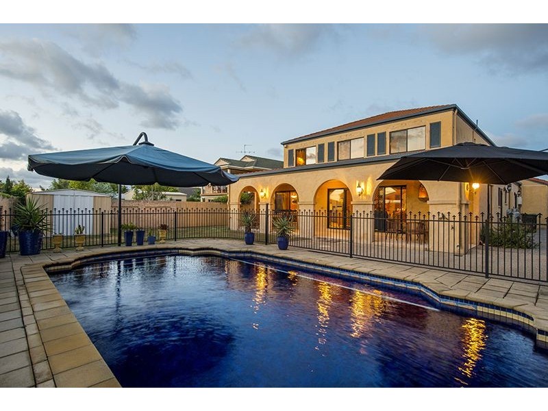 26 Fairbairn Place, Clinton QLD 4680